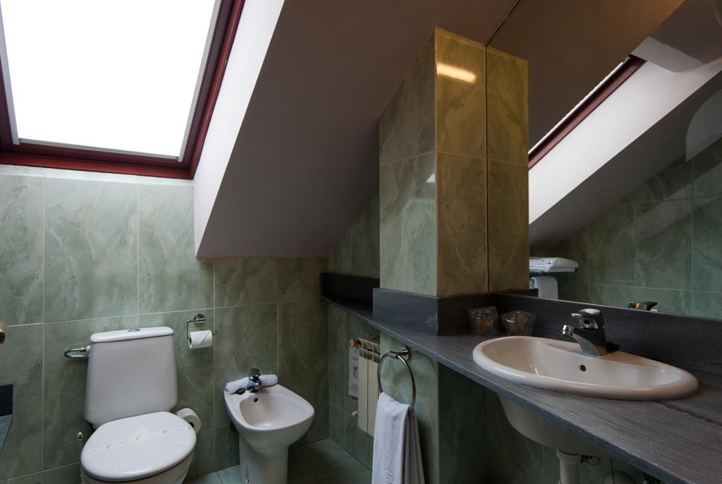 Hotel Vetusta Oviedo Room photo